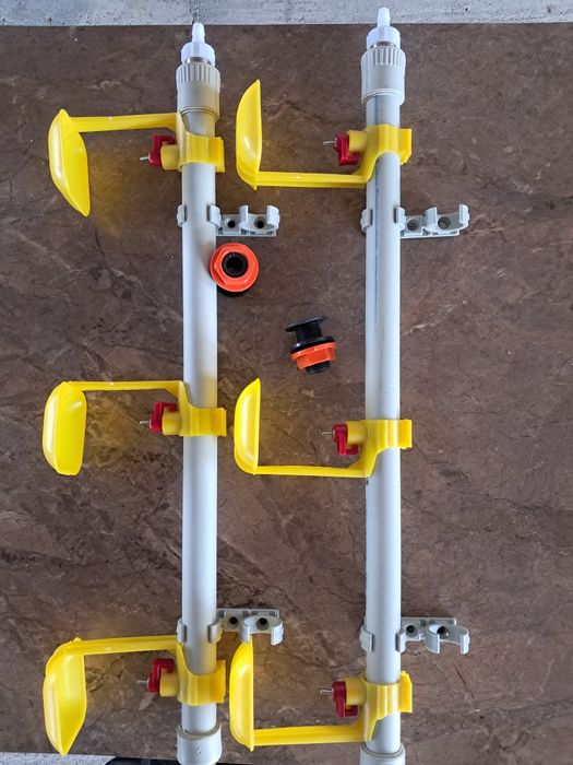 Поїлки ніпельні .