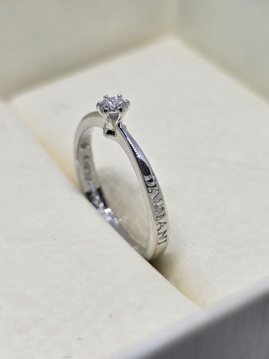 Каблучка Damiani. Кольцо с бриллиантом