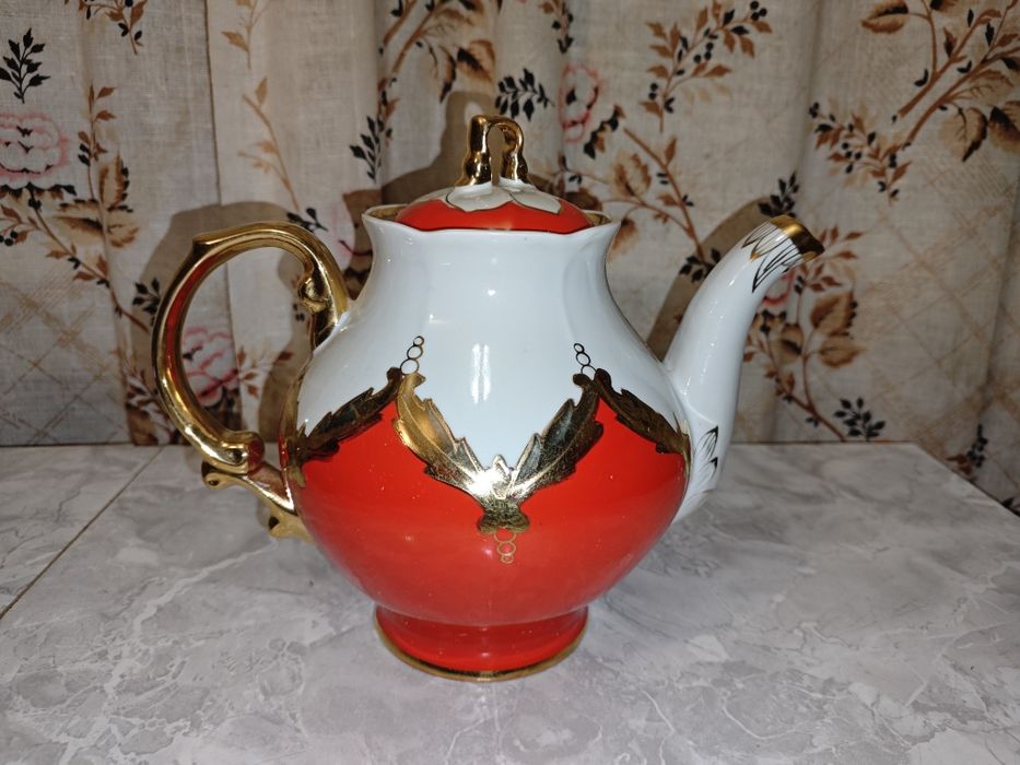 Чайник Бутон продам.