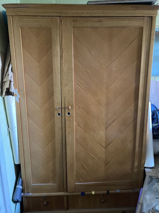 Шкаф и шифоньер деревянный