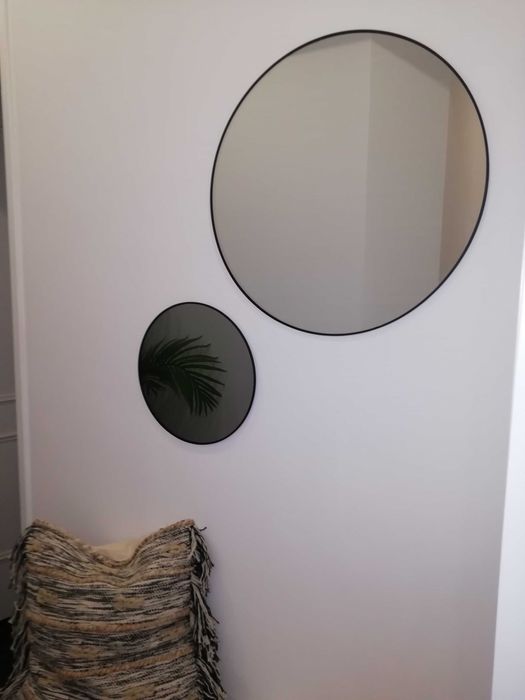 Vendo dois espelhos circulares excelente estado.