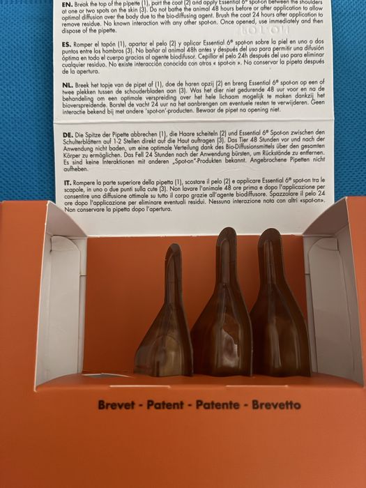 Dermoscent Essencial 6 + Enterochronic + comida hipoalergica