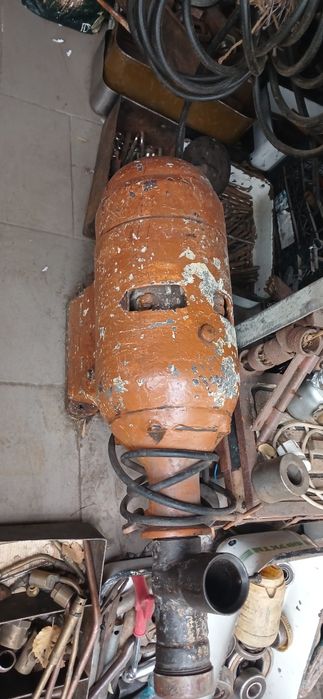 Продам виробничу електром'ясорубку