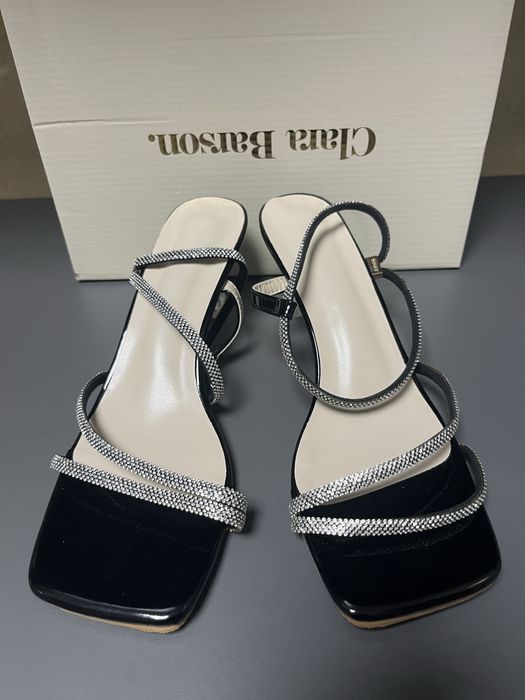 Nowe eleganckie i stylowe sandały na francuskim obcasie z cekinami r.40