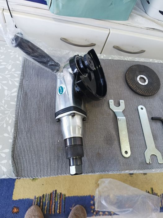 Rebarbadora pneumática