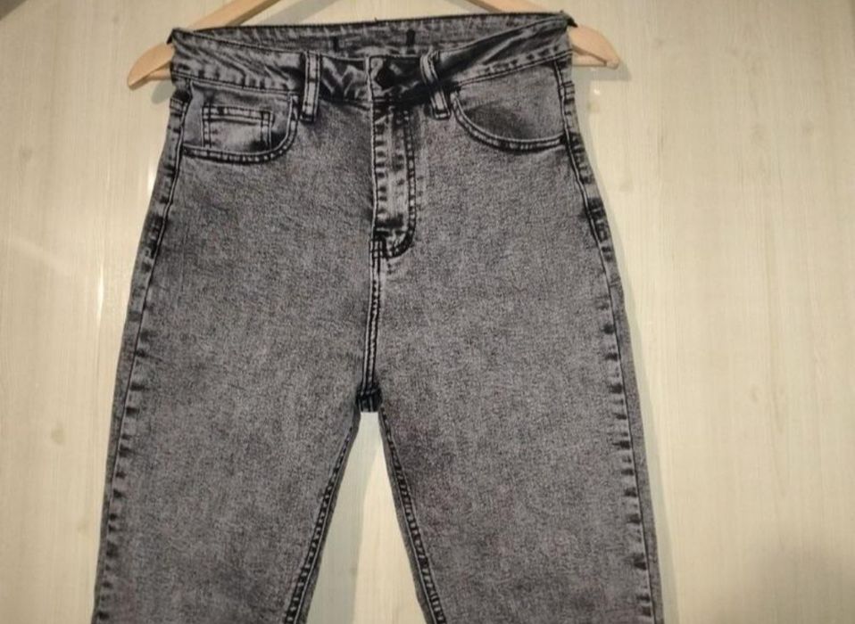 Джинсы женские М