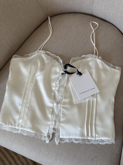 Майка з натурального шовку від Mango i Victoria Beckham