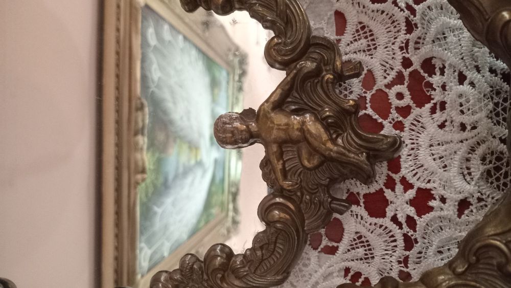 Продам зеркало рама металлический.