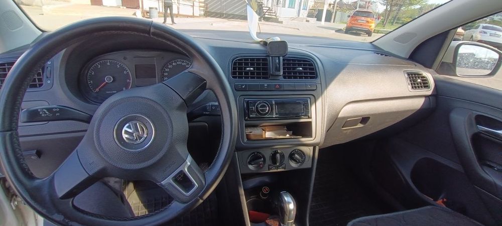 Продам автомобіль Volkswagen Polo
