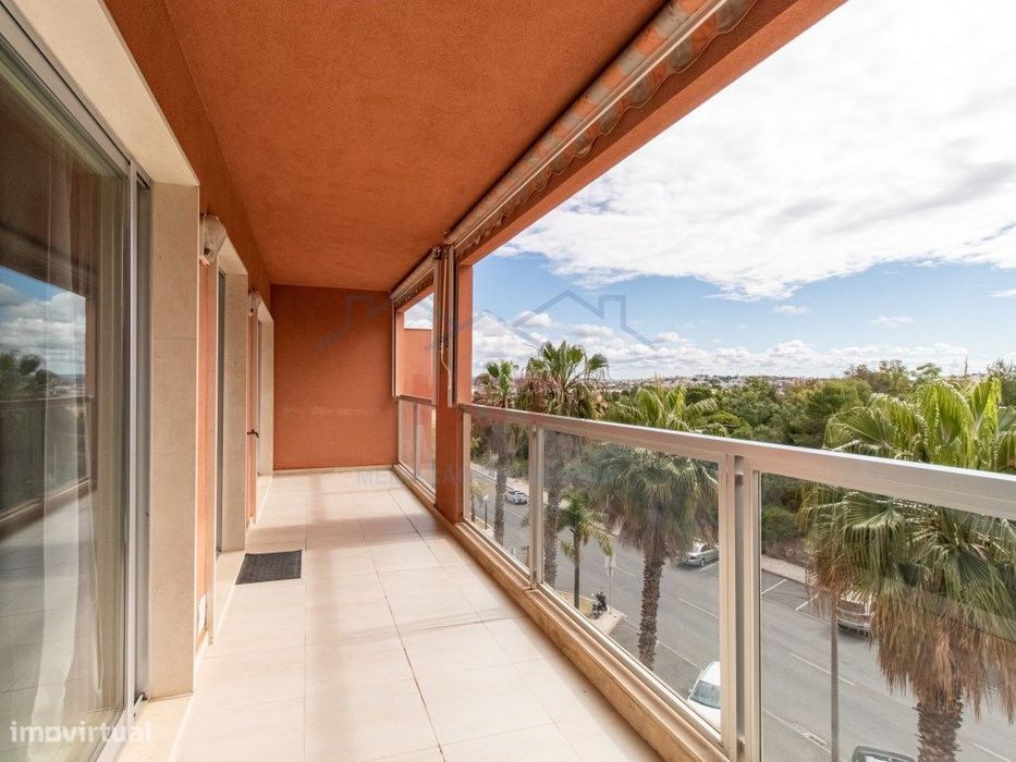 Apartamento T2+1 a 400 metros do areal da Praia da Rocha