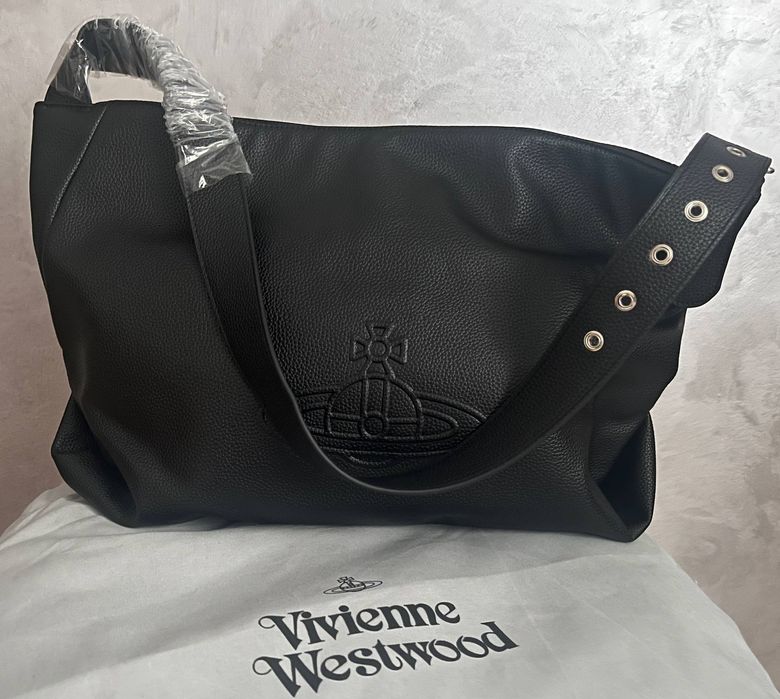 Стильна та містка сумка Vivienne Westwood