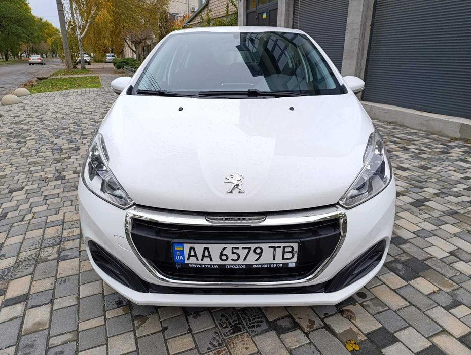 Peugeot 208 2017 року 1.2 л./бензин