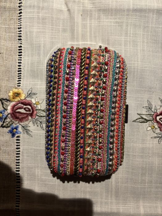 Sztywna kopertówka Zara na łańcuszku