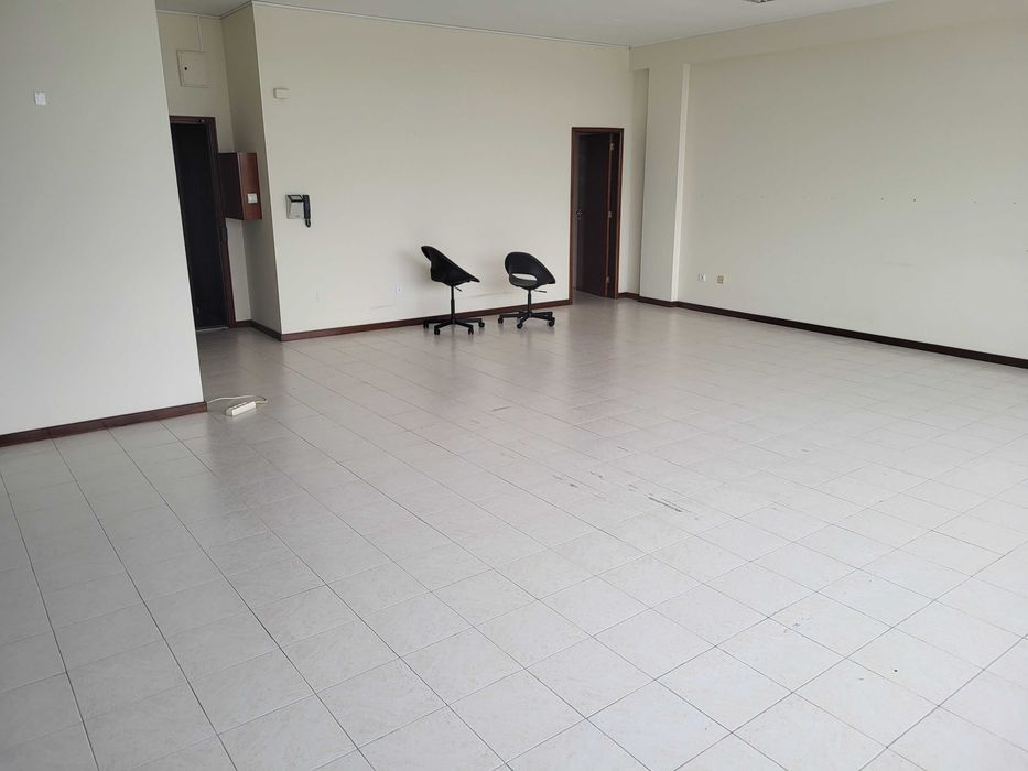 Escritório com 70 m2,  Guardeiras, Maia