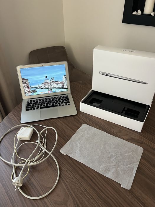 Apple MacBook Air 13” 2017 | Intel i5 | 8 GB RAM | 128 GB SSD | Pudełko + Ładowarka