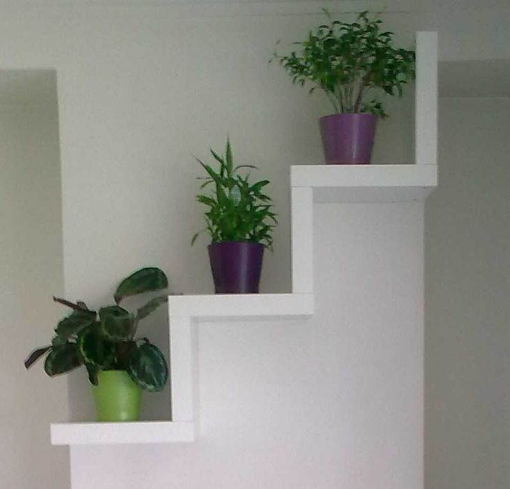 Estante de Parede em escada branca