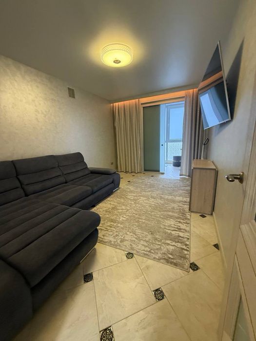 Продам 2-кімнатну квартиру в центрі