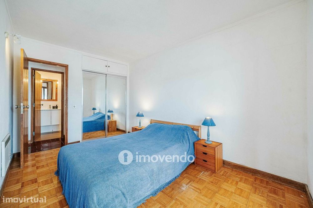 Apartamento T1 junto à praia, com estacionamento, Costa da Caparica