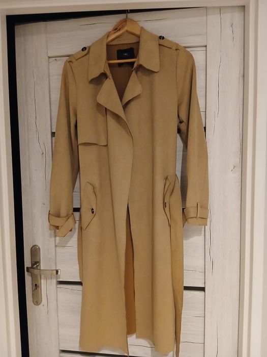 Beżowy płaszcz firmy Zara
