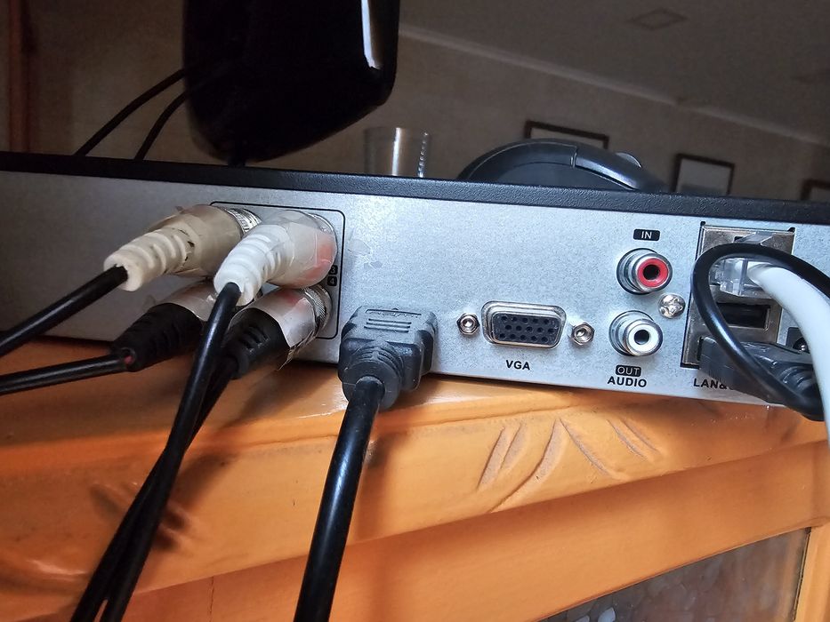 Kit videovigilância Safire com 4 câmaras, gravador e disco