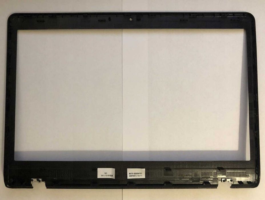 Ramka matrycy Samsung NP305U1A (0890)