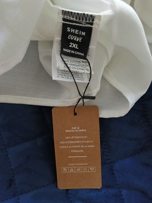 Biała bluzka z koronką.