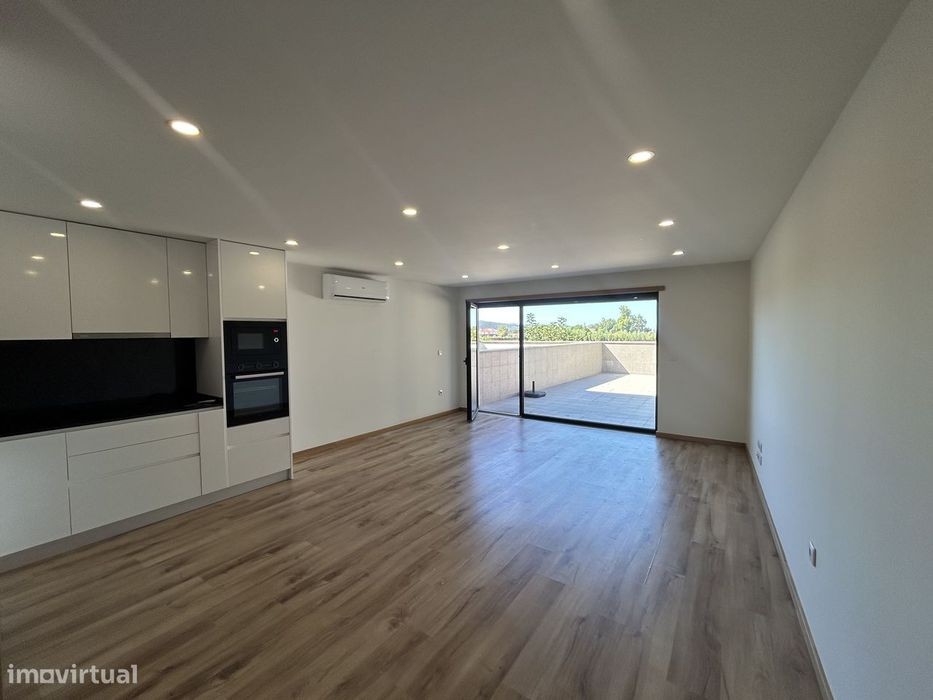 T2 Novo, c/ terraço,suíte e cozinha equipada,perto do Centro de Braga!