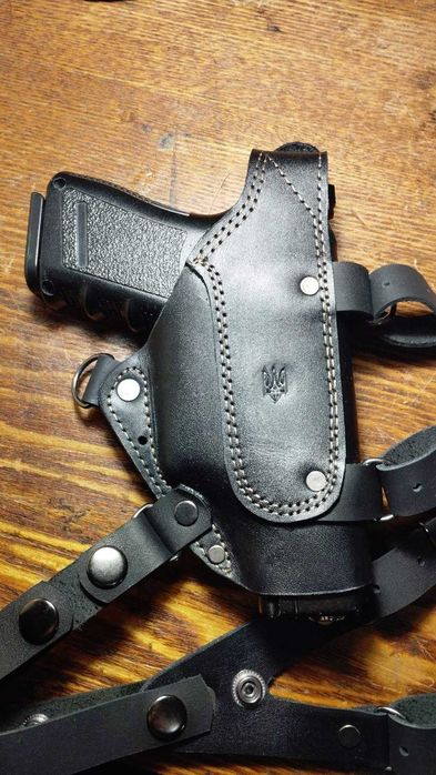 Кожаные оперативные кабуры.