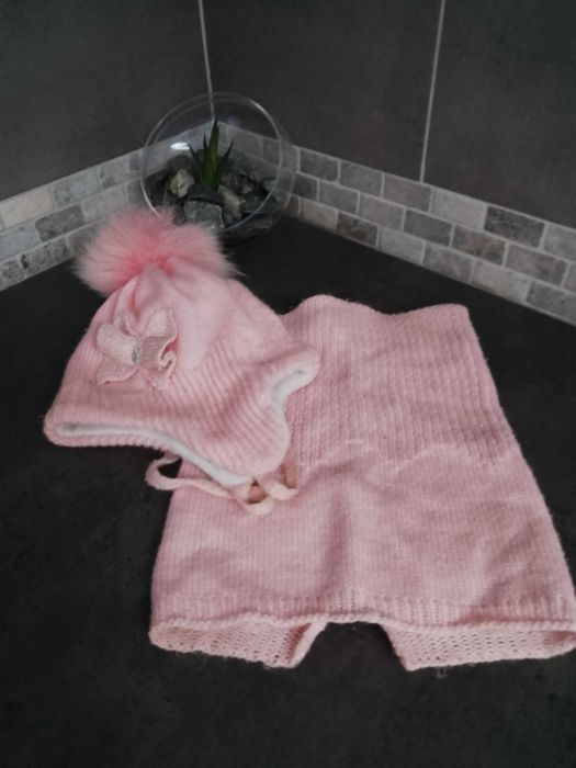 Oddam czapki dla dziewczynki