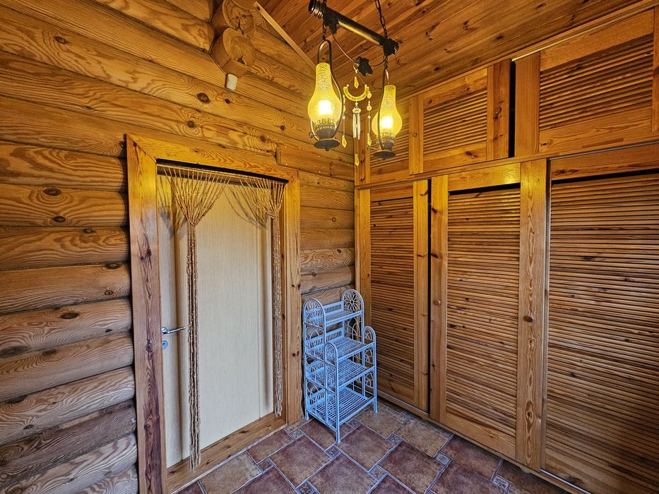 Будинок зі зрубу+гостьовий будинок,15 соток