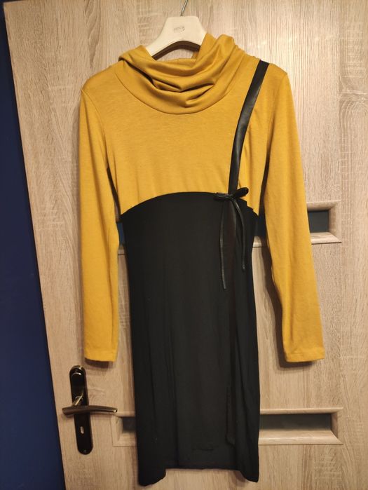 Sukienka z luźnym golfem