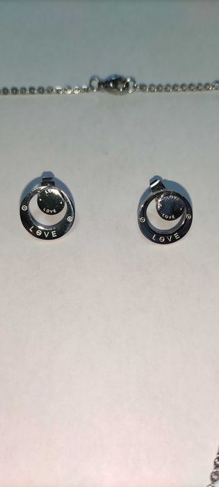 Lindíssimo conjunto colar + brincos LOVE