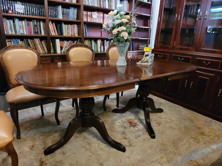 Mesa de sala em madeira com dois pés de galo - extensível - Só a m
