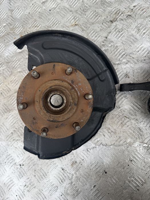 Mitsubishi l200 год 08 митсубиси л200 цапфа передняя кулак