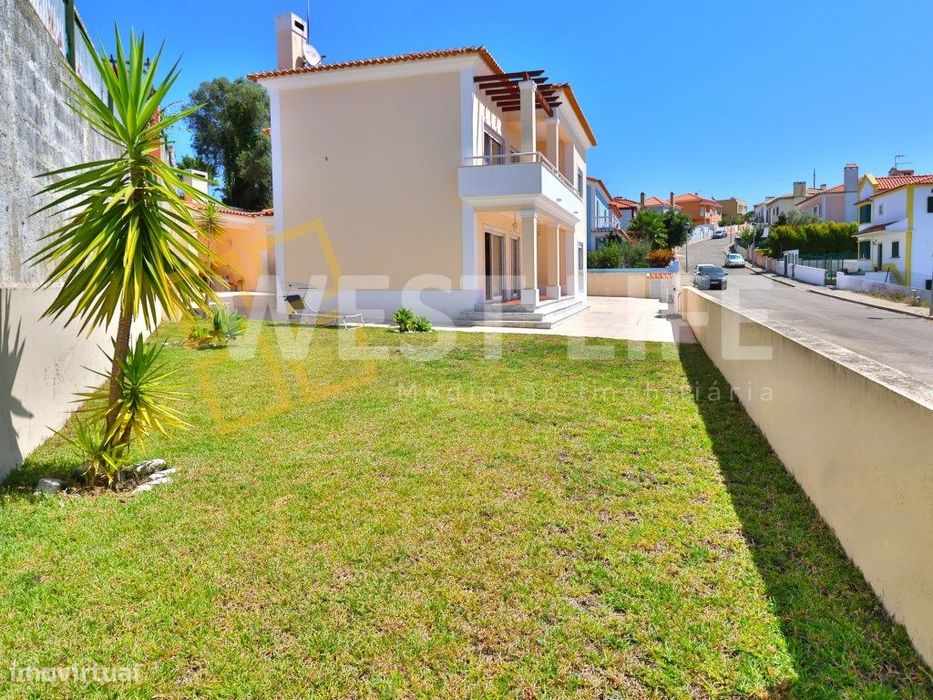 Moradia Independente T3+1 - Área ajardinada - Telheiro com churrasq...