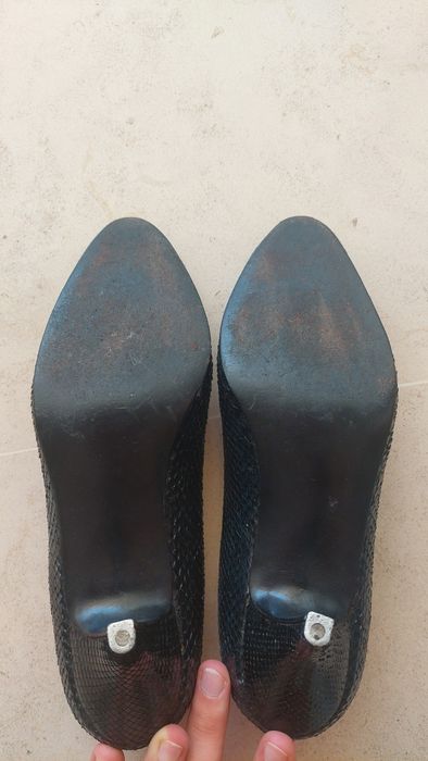 Sapatos pele lagarto pretos tamanho 38