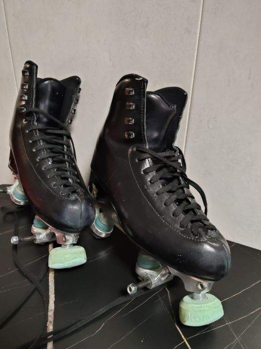 Patins de patinagem artística