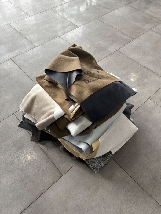 Oddam tkaniny meblowe