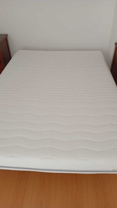 summier 1,40 mts x 2 mts, colchão e cabeceira de cama