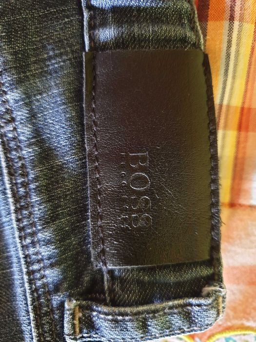 Calças Hugo Boss T 2 e T 3 anos ganga (como novas)