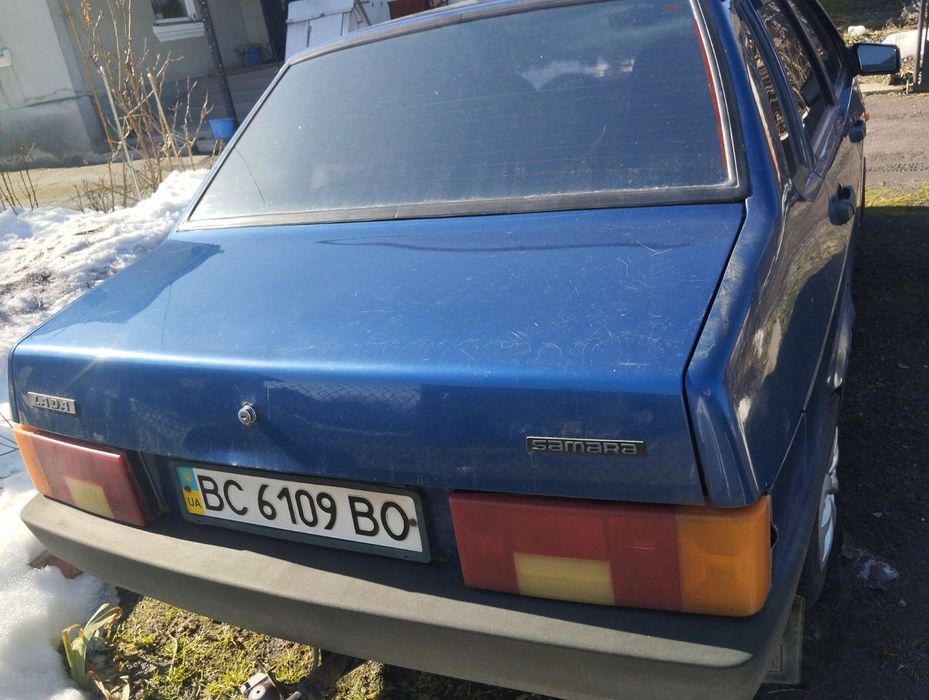 Автомобіль ваз 21099