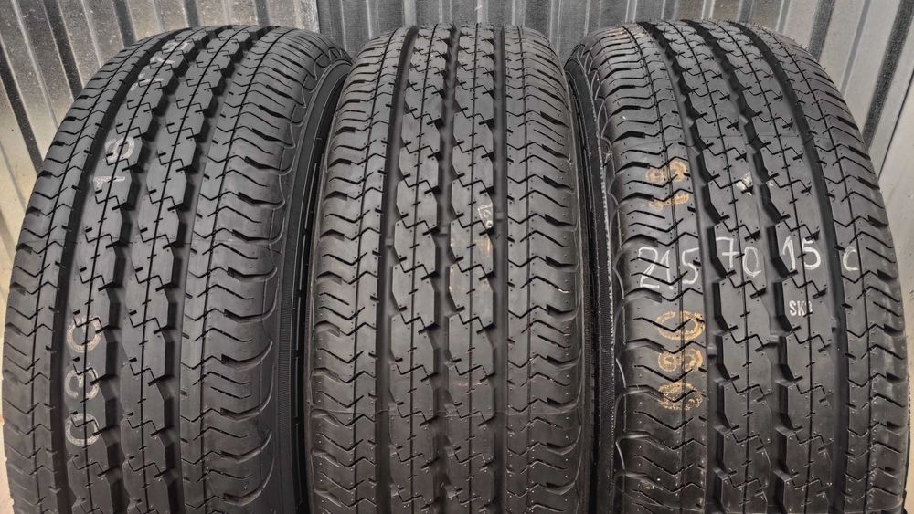 Шини 215/70R15C. Pirelli. Michelin с
