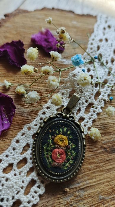 Haftowana biżuteria - naszyjnik handmade