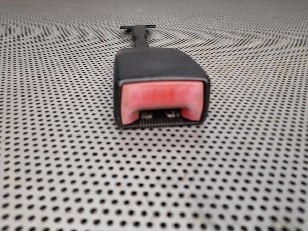 Encaixe de cinto frente esquerdo AUDI A4 Avant (8E5, B6)