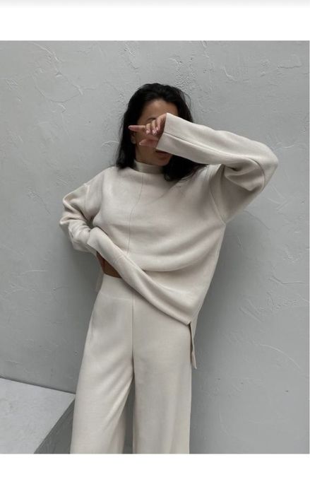 Костюм палаццо молочного кольору