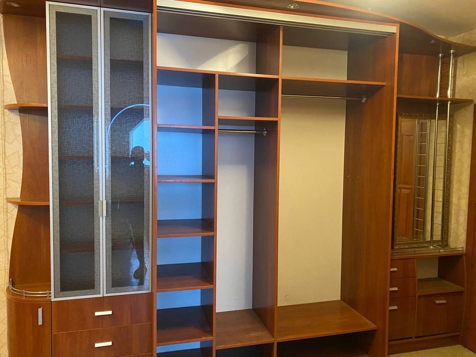 Шкаф купе с раздвижными системами зеркальными