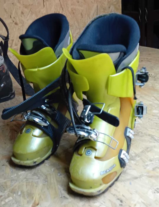 Buty narciarskie skitury buty skiturowe 41/42 skorupa 305mm + narty