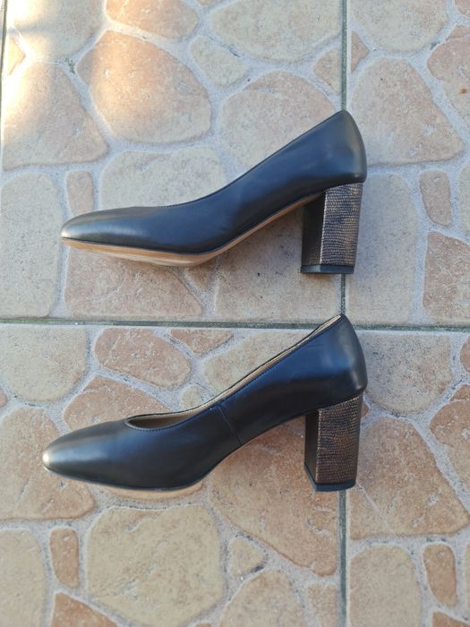 Czarne buty na obcasie LIZARD 36
