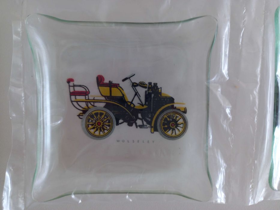 12 Cinzeiros antigos e diversos de colecção