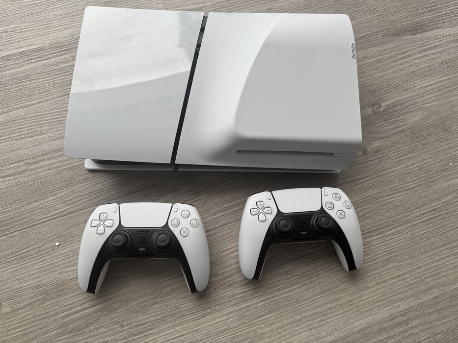 PlayStation 5 Slim 2TB – Como Nova + 2 Comandos